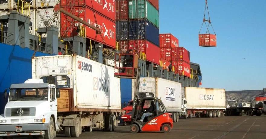 Exportaciones: esperan repunte de la demanda mundial pero hay dudas por el atraso cambiario.
